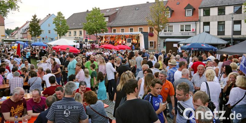 Voller Marktplatz beim Bürgerfest mef