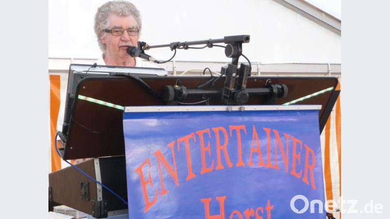 Hinter seinem Keyboard verschanzt: Entertainer Horst. Kunz