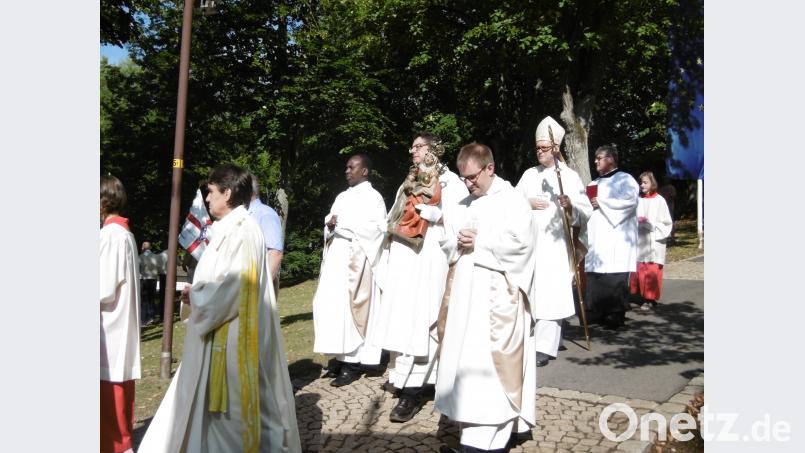 Einzug der Zelebranten auf dem Annaberg. mma