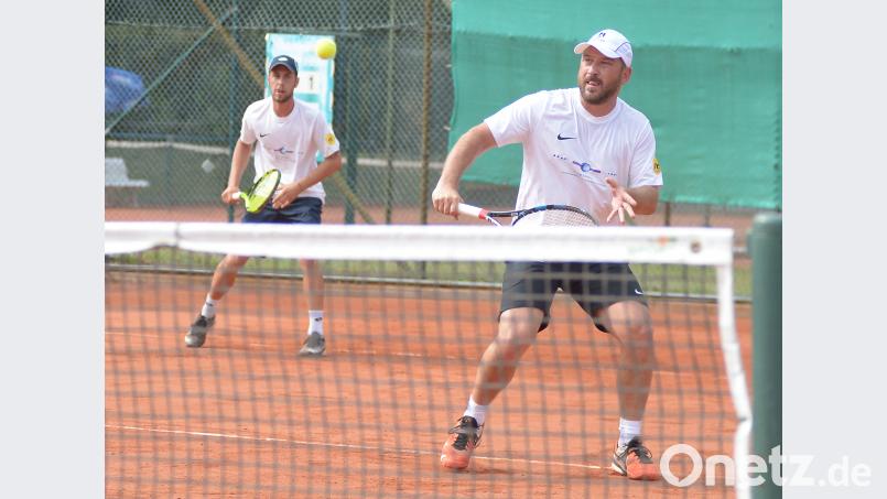 Den zweiten Punkt für die Schanzler konnten Jan Hajek (rechts) und Pascal Brunner (links) erspielen. Sie gewannen ihr Doppel gegen Pancaldi und Rützel überzeugend mit 7:6/6:4. ref