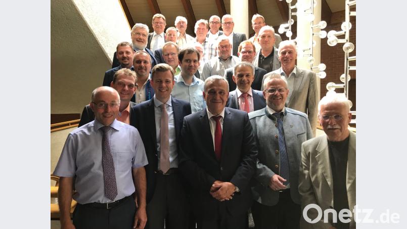 An der „4. Fachkonferenz zur Ostoberfranken-/Oberpfalz Magistrale“ beteiligen sich viele Vertreter von Städten und Gemeinden. exb