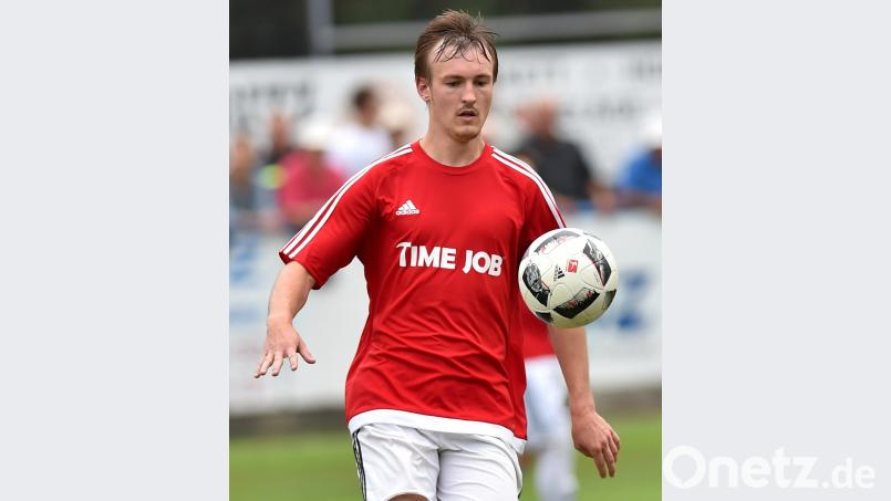 SV Etzenricht - SpVgg SV Weiden 0:2 vom 21. Juli 2018Als Martin Pasieka (Bild) in der 78. Minute das 2:0 erzielte, schien der Etzenrichter Sieg unter Dach und Fach. Dann aber schlug der SV Neukirchen zurück und kam noch zum Ausgleich. Alfred Schwarzmeier