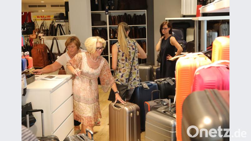 In Schwandorf hatten am Sonntag die Geschäfte geöffnet und der Jakobimarkt ging über die Bühne. Gerhard Götz