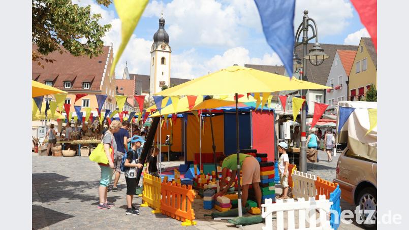 In Schwandorf hatten am Sonntag die Geschäfte geöffnet und der Jakobimarkt ging über die Bühne. Gerhard Götz