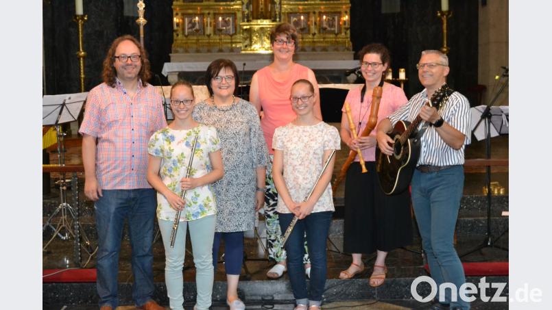 "Punkt 12" sind sie voll da (von links): Stefan Schultes, Ida Landgraf, Christa Bauer- Denz, Alexandra Reger, Emma Landgraf, Gisela Baur- Pajak und Roman Landgraf. hcz