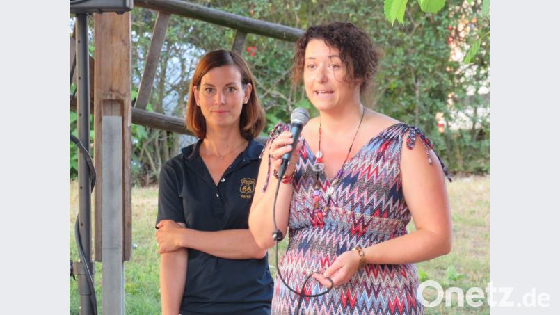 Präsidentin Dr. Sarah Erben und Marina Frister vom Bunten Kreis Nordoberpfalz begrüßten die Besucher und stellten die Spendenaktion vor. adj