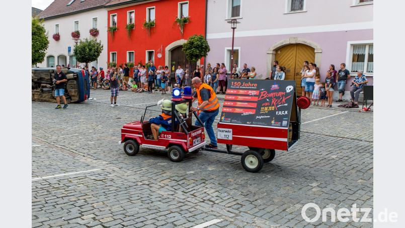 Die Floriansjünger nutzen die Gelegenheit, um die Werbetrommel für ihr Festjahr 2019 zu rühren. sml