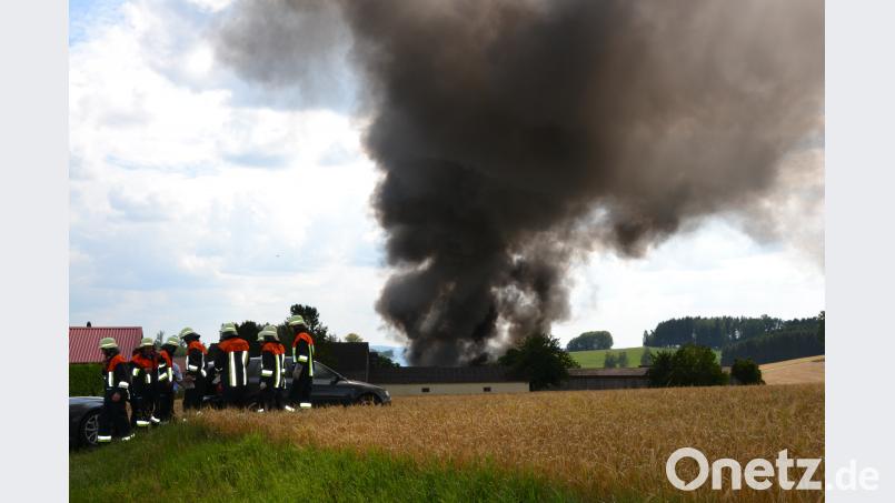 In Leichau ist am Sonntagnachmittag eine Lagerhalle eines Landwirts komplett abgebrannt. rti