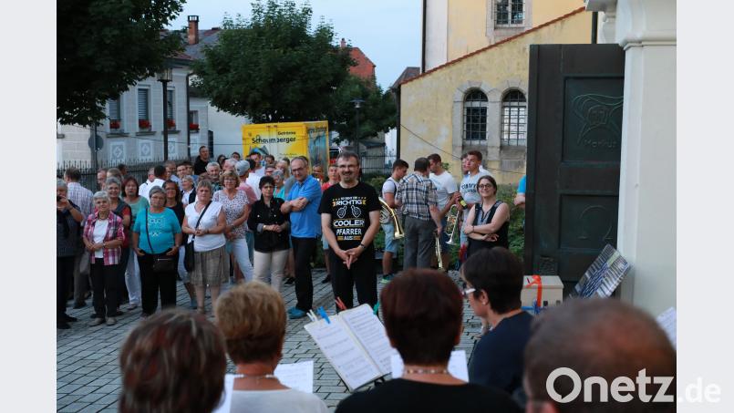 Musikalische Geburtstagsgrüße überbringt der Steinwald-Chor njn