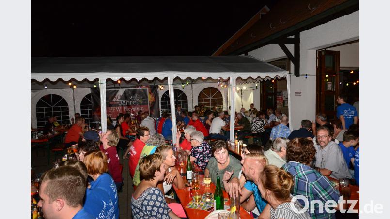 Bis spät in die Nacht hinein dauert das Sommernachtsfest der Feuerwehr Pleystein. bey