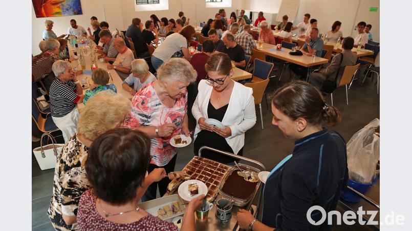 Für die ehrenamtlichen Mitarbeiter der evangelischen Kirchengemeinde Schwandorf gab es ein Fest im Gemeindezentrum. td
