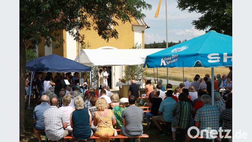 Zahlreiche Gläubige fanden sich in Siegritz an der St. Anna-Kapelle ein, um als Auftakt zum Annafest das Patrozinium zu feiern. njn