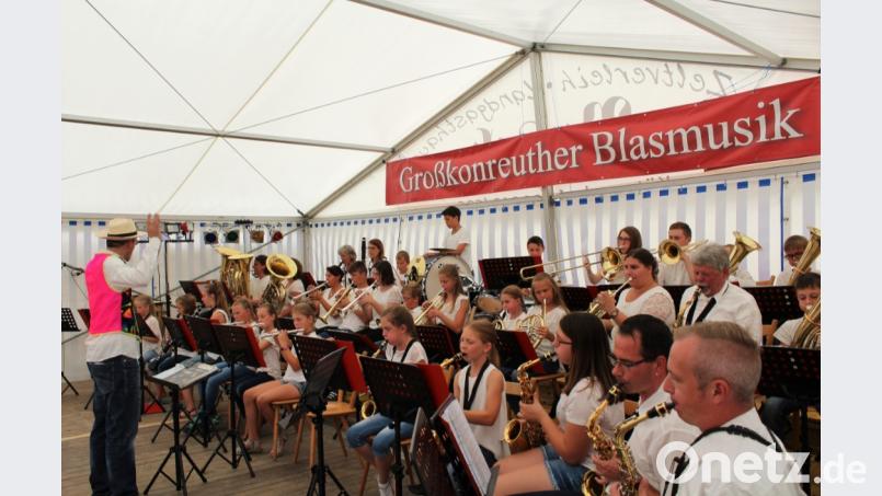 Sommerfest der Großkonreuther Blasmusik: In der neuen Bläserklasse spielen Großkonreuther und Plößberger Musikanfänger gemeinsam. mri