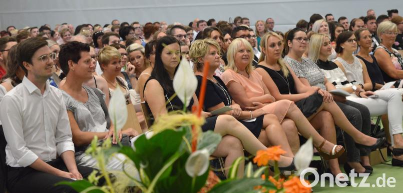 Die Döpfer-Schulen verabschiedeten 180 Auszubildende in den Gesundheitsfachberufen. Hirsch