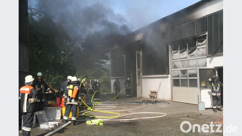 In einem Landmaschinenhandel in Marktredwitz ist am Sonntagvormittag ein Feuer ausgebrochen. fpoz