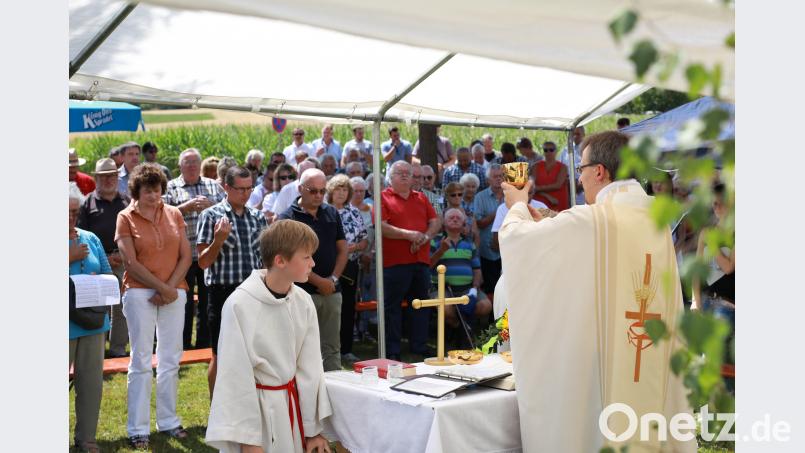 Zahlreiche Gläubige fanden sich in Siegritz an der St. Anna-Kapelle ein, um als Auftakt zum Annafest das Patrozinium zu feiern. Den Gottesdienst zelebrierte Pfarrer Martin Besold. njn