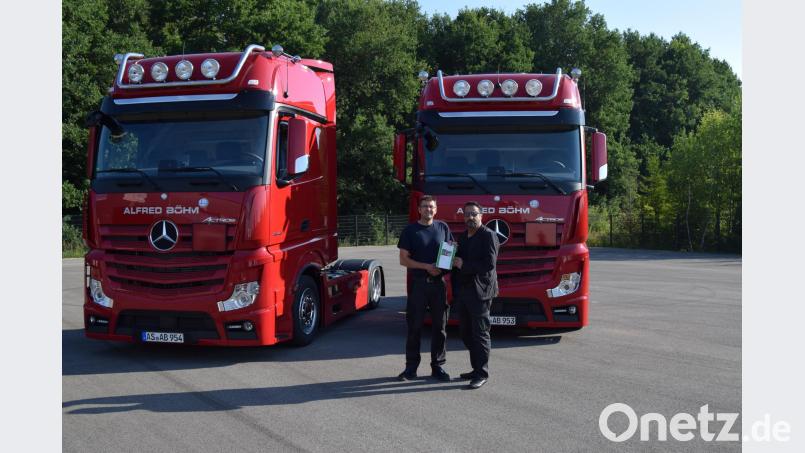 Der Vorsitzende der Gebietsverkehrswacht Auerbach, Martin Kozik, landet gleich bei seiner ersten Kontaktaufnahme mit heimischen Speditionsbetrieben bei der Alfred Böhm GmbH einen Treffer. Rechts im Bild als deren offizieller Vertreter Ilhan Altincik. cs
