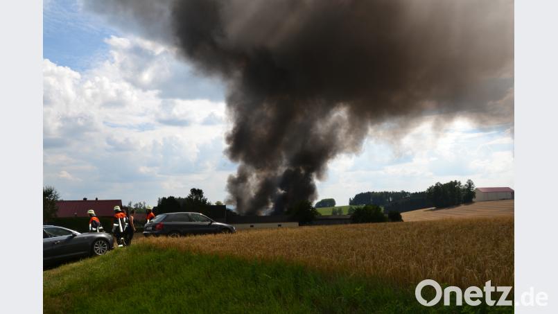 In Leichau ist am Sonntagnachmittag eine Lagerhalle eines Landwirts komplett abgebrannt. rti