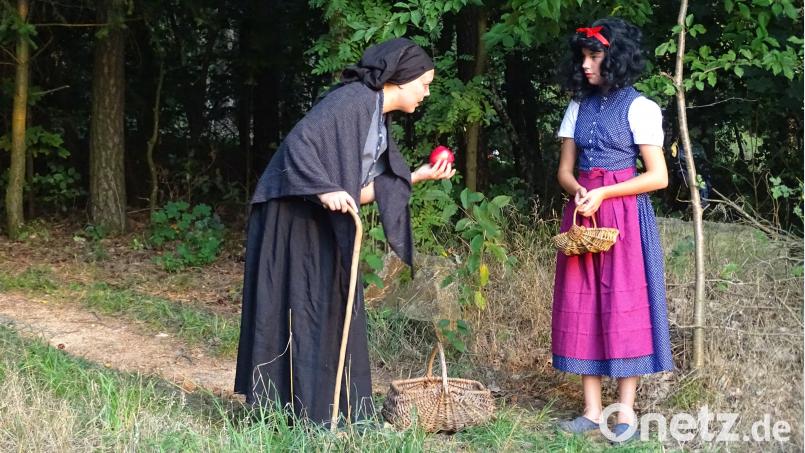Die Theaterfreunde inszenieren bekannte Märchenklassiker - hier eine Szene aus "Schneewittchen". Die Neuauflage der Märchenwanderung beginnt am Samstag, 4. August, um 19 Uhr an der Ringseis-Schule. Melanie Heinrich