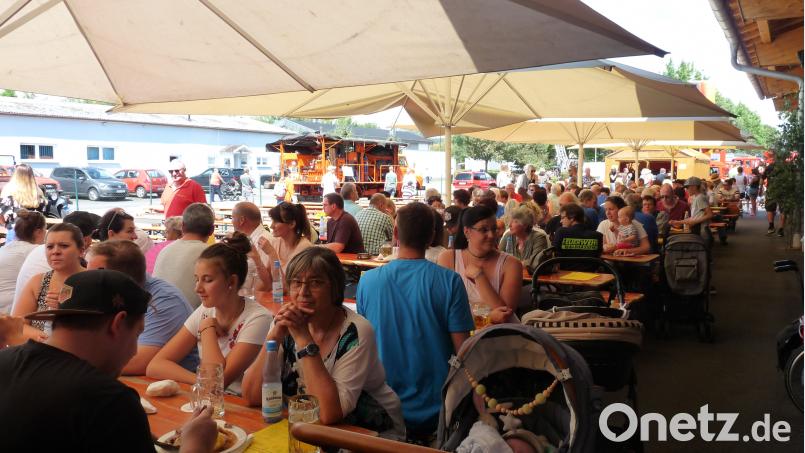 Zum Mittagessen waren vor allem schattige Plätze gefragt. flm