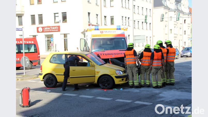 Krankenwagen kollidiert mit Auto. Auer, Alexander