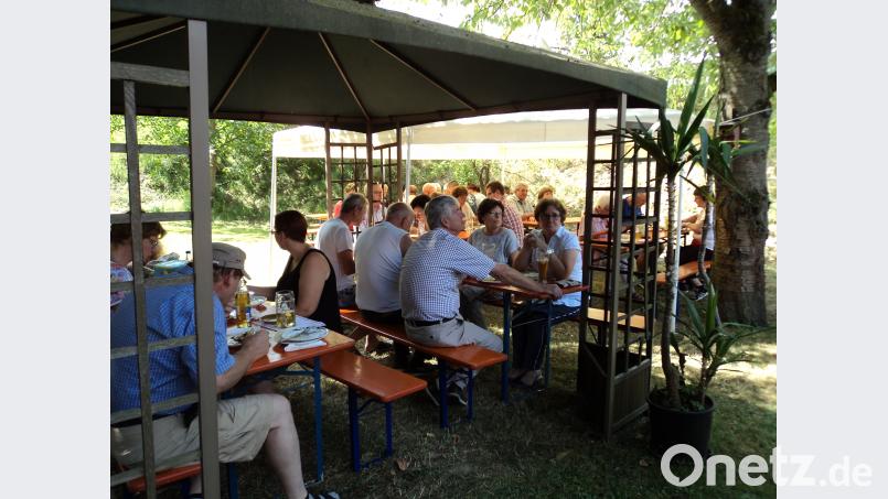 Gut besucht war das Backofenfest des Schnupfer-Clubs. Im Mittelpunkt stand das gemeinsame Essen. ksi