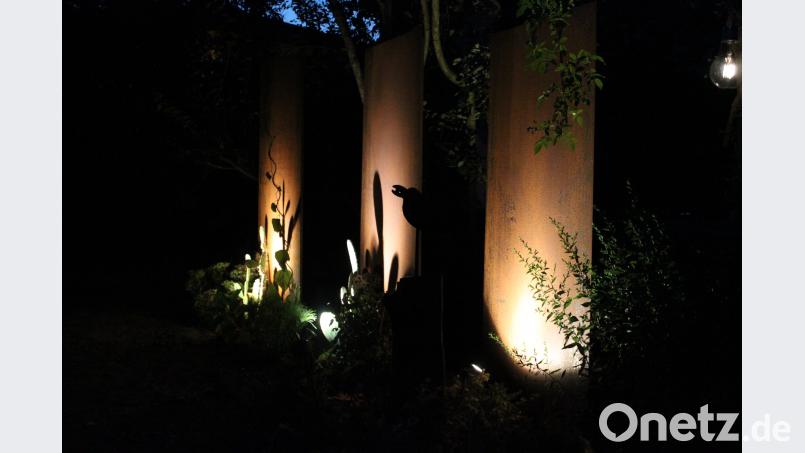 Das Licht von LED-Erdspießstrahlern fest installiert oder mobil taucht Objekte in atmosphärisches Licht. prh