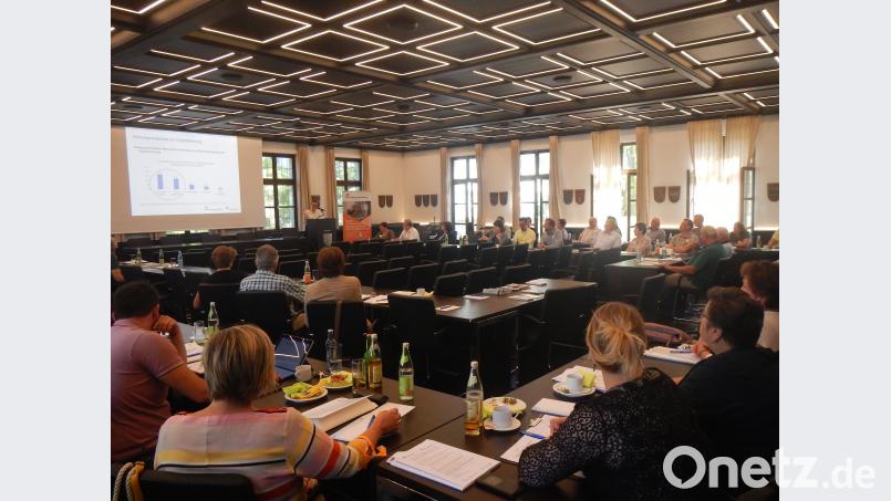 Ein Symposium mit hochkarätigen Referenten und Multiplikatoren der Region soll Aufschluss darüber geben, wie Senioren noch besser digital fit gemacht werden können. exb