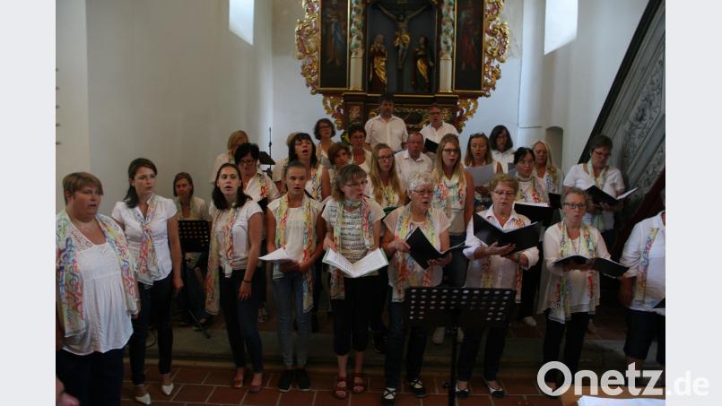 Gospelsongs trug „Good News“ vor. wro