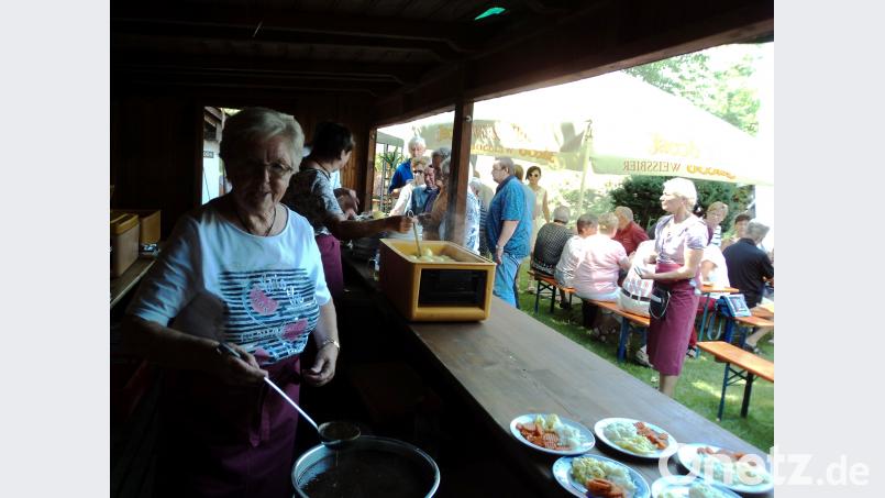Salat und Soße zum Knödel. ksi