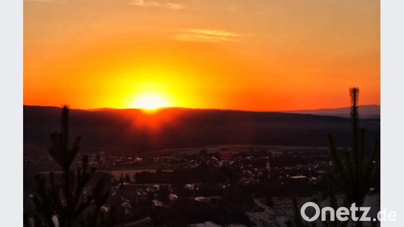 Dieser Blick auf Schnaittenbach, den Hans Meindl am 5. Juli festgehalten hat, könnte sich allen bieten, die am Samstag, 4. August, der Idee Josef Dobmeyers folgen und den Sonnenaufgang auf dem Gipfel des Monte Kaolino miterleben. Vielleicht sogar begleitet von klassischer Musik. Meindl, Hans