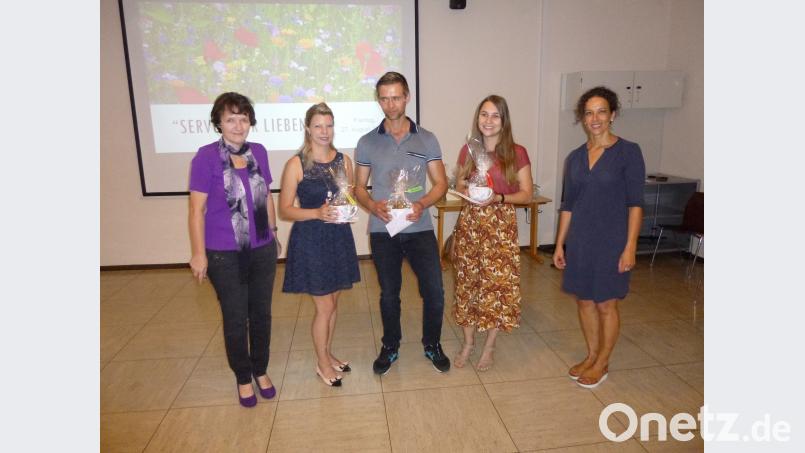 Von links nach rechts: Rektorin Ulrike Neiser, Bianca Vezard, Dominik Eckert, Isabella Hartwig Konrektorin Eva Maria Ficker. is
