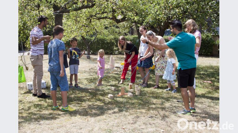 Im Anschluss an den Gottesdienst versammelte man sich zum gemeinsamen Picknick auf der Pfarrwiese und hatte Spaß bei verschiedenen Spielen. wgw