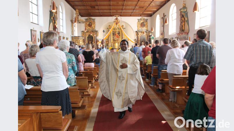 „Gott teilt seine Liebe an uns aus“, sagte Pfarrer Julius Johnrose in der Messe zur Feier des Patroziniums und der Kirchweih. pi