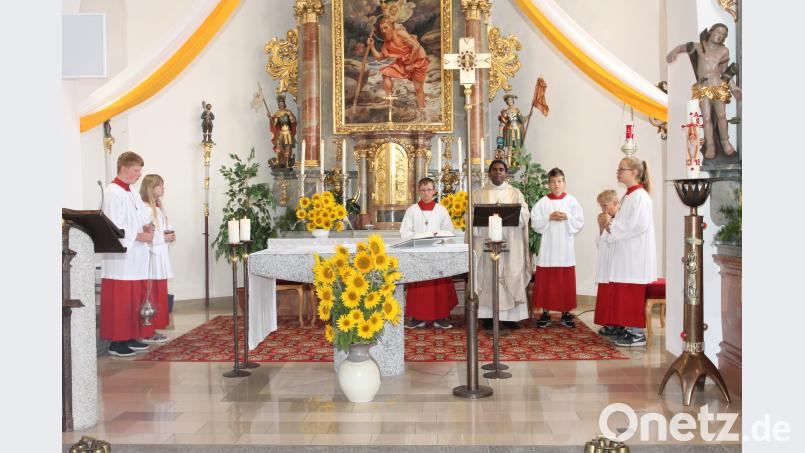 „Gott teilt seine Liebe an uns aus“, sagte Pfarrer Julius Johnrose in der Messe zur Feier des Patroziniums und der Kirchweih. pi