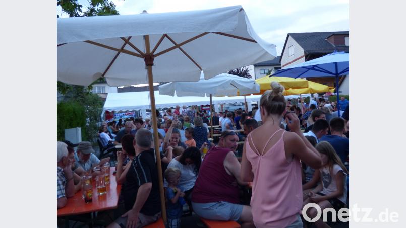Kaum ein Platz war mehr am Sonntagabend zu finden. Angenehmere Temperaturen sorgten für einen regen Zustrom an Besuchern. mng