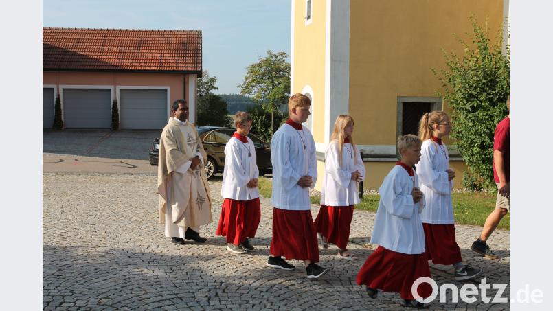 „Gott teilt seine Liebe an uns aus“, sagte Pfarrer Julius Johnrose in der Messe zur Feier des Patroziniums und der Kirchweih. pi