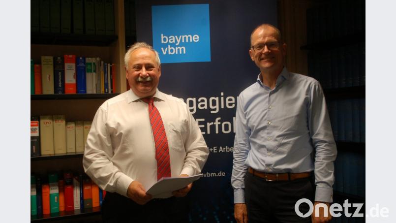 Stefan Klumpp (rechts), Vorsitzender der Bayme-VBM-Region Oberpfalz, und Hermann Brandl, Leiter der Bayme-VBM-Geschäftsstelle Oberpfalz, stellten die Ergebnisse der Konjunkturumfrage vor. Hanna Gibbs