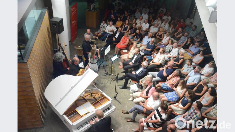 Trotz der Hitze kamen viele Besucher zum Dozenten-Konzert des Weidener Jazz-Seminars. Helmut Kunz