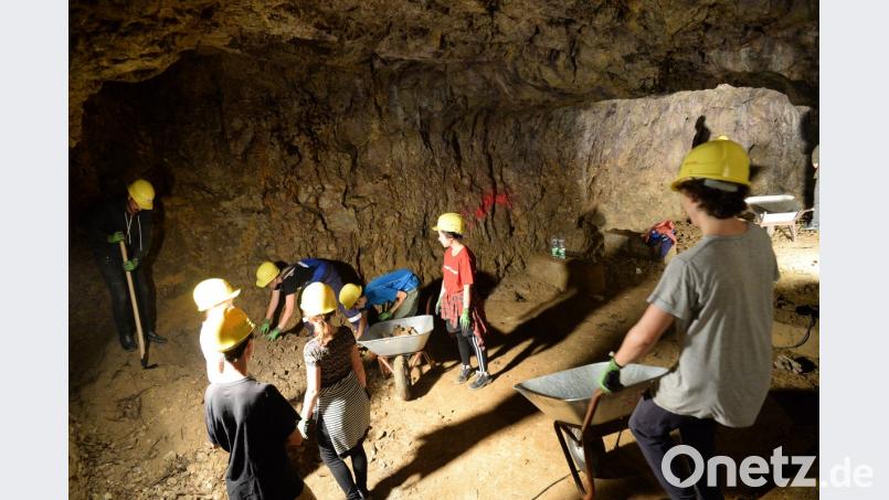 Im Innern des Kellerhäusls muss zunächst der ganze Schutt weggeschafft werden. brü