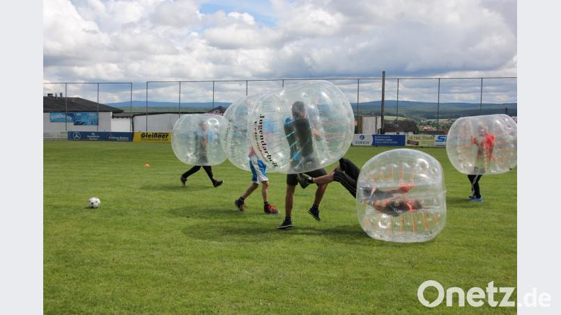 Bubbleball wird am Sonntag beim ASV Waldsassen im Rahmen des 60jjährigen Vereinsbestehens geboten. Dieses Turnier wird vom Bundesministerium für Familie, Senioren, Frauen und Jugend gefördert. kro