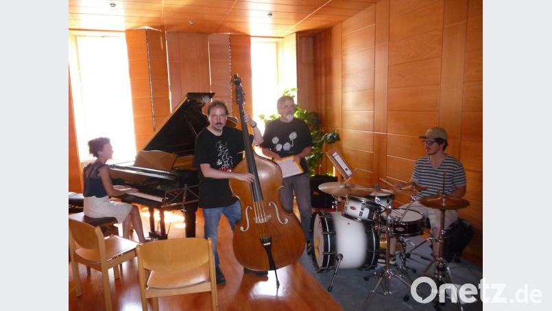 Die Jazz-Seminaristen spielen nach, was ihnen Thomas Stock beigebracht hat. Kunz