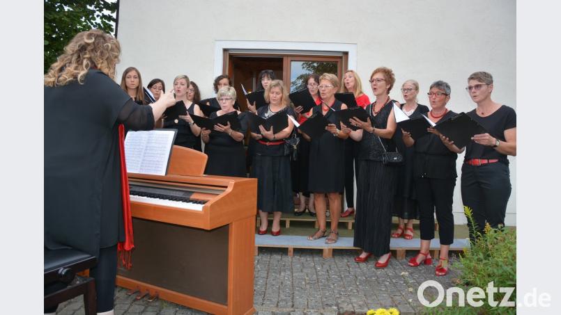 Das Ensemble Kreuzer unter der Leitung von Brigitte Kreuzer. jr