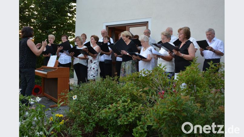 Der Evangelische Kirchenchor unter der Leitung von Christine Schlenk. jr