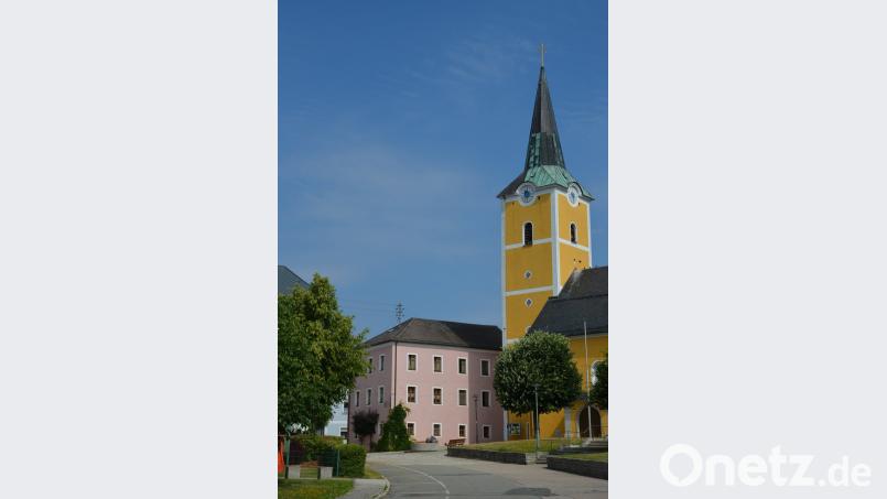 Erneut muss die Kommune Geld für die Sanierung des Gebäudes &quot;Kirchplatz 1&quot; im Schatten des Kirchturms in die Hände nehmnen. fjo