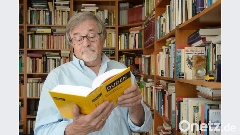 Veit Wagner hat den Duden immer griffbereit. Gabi Schönberger