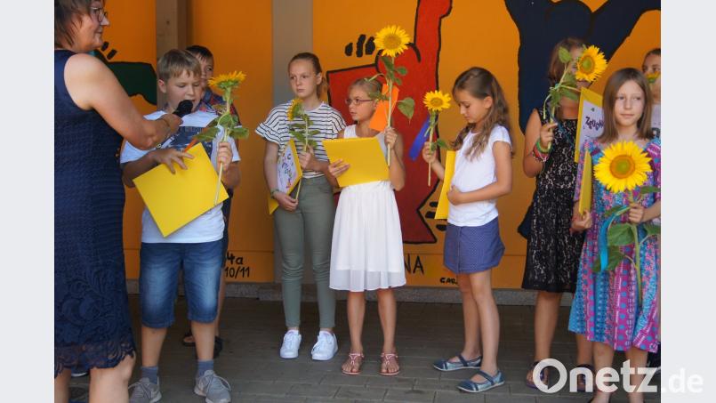 Mit Liedern und Gedichten verabschieden sich die Grundschüler in die Sommerferien. ela
