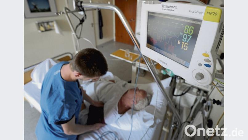 Es tut sich was in der Krankenpflege – wenn das „Pflegepersonal-Stärkungsgesetz“ kommt. Einige Punkte bereiten Oberpfälzer Kliniken allerdings Bauchschmerzen. Symbolbild: Angelika Warmuth/dpa