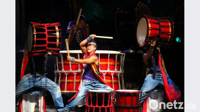 Japanische Trommelkunst in Vollendung demonstrieren die Künstler von „Yamato“ vor ausverkauftem Haus bei den Luisenburg-Festspielen. Holger Stiegler
