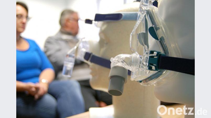 Mit der CPAP-Therapie, bei der die Patienten eine Atemmaske tragen, erzielen die Profis des Amberger Schlaflabors die besten Ergebnisse. 	Bild: Gräß/Klinikum St. Marien Amberg Gräß/Klinikum St. Marien Amberg